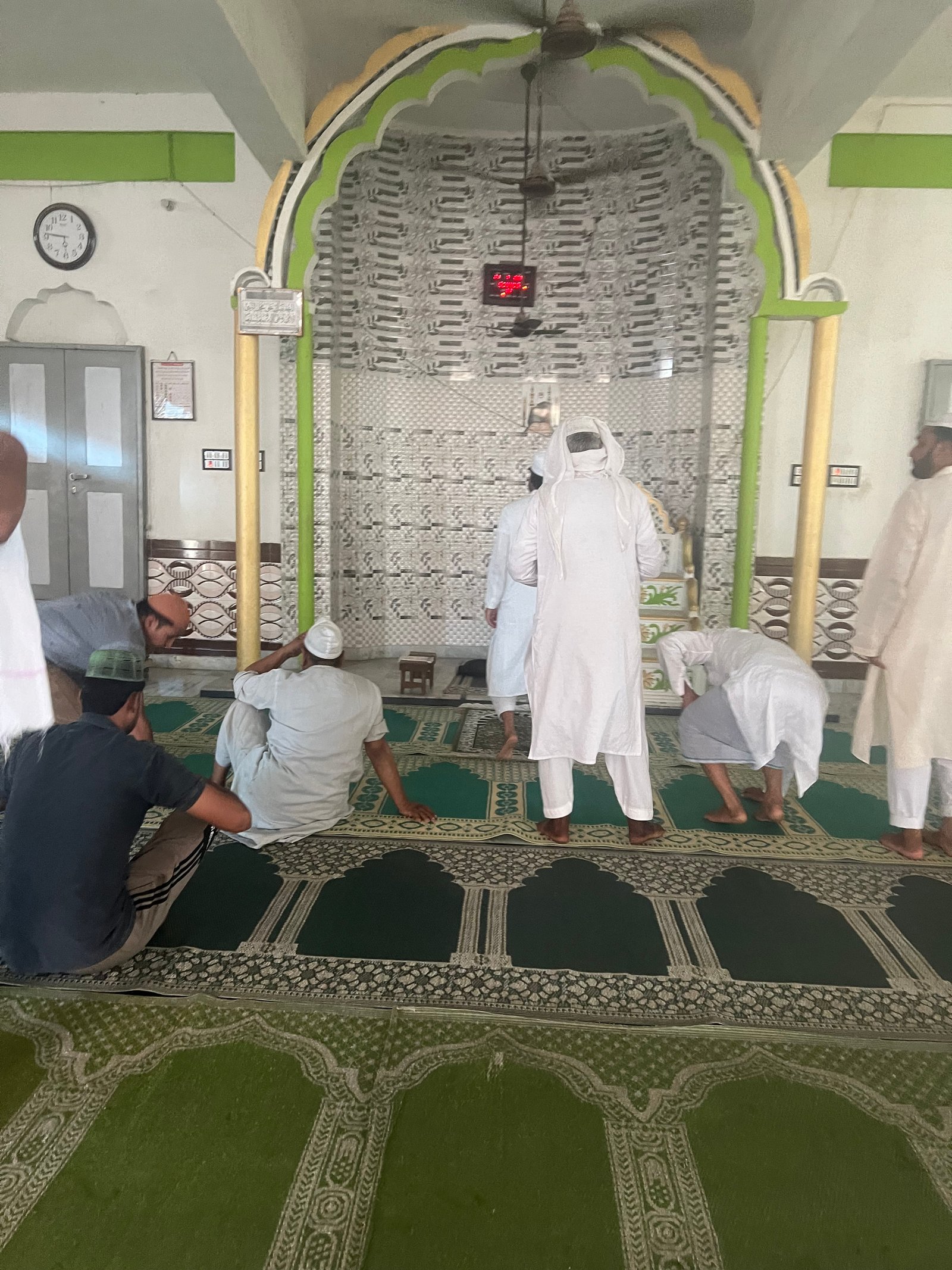 Masjid Madina sadak wali