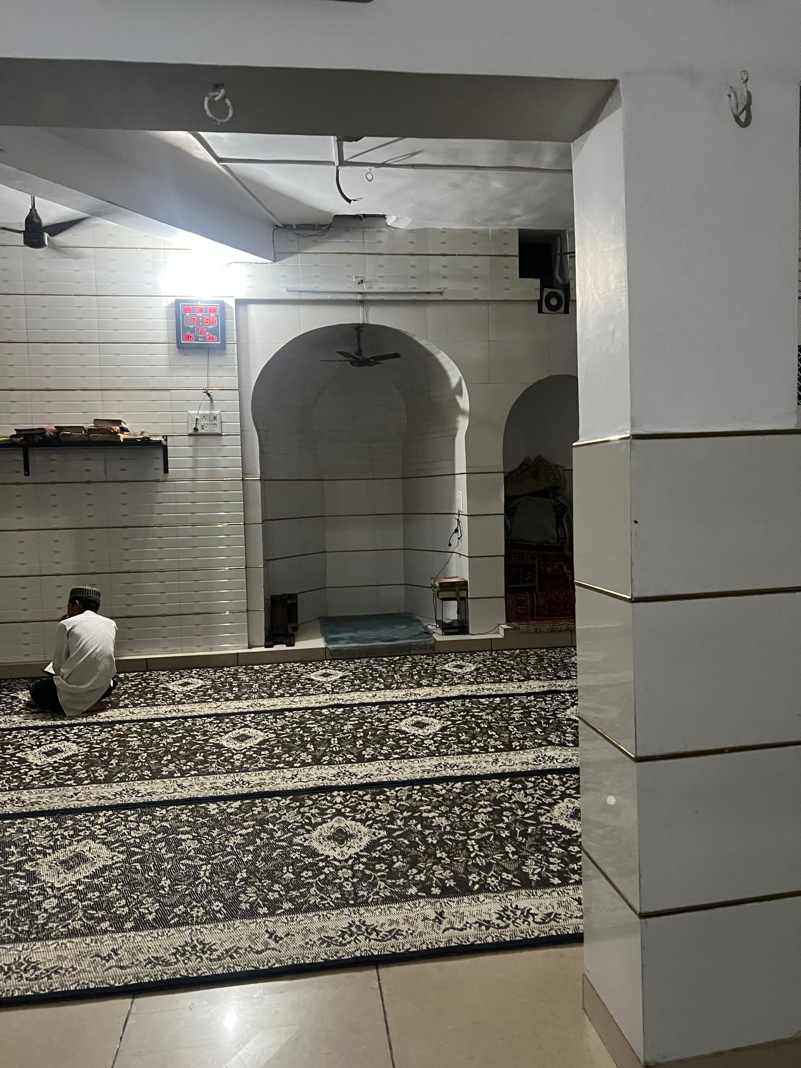 Masjid bas Adde wali Behat 